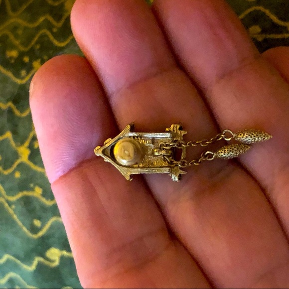 Avon Cuckoo Clock Lapel Pin - Picture 2 of 3